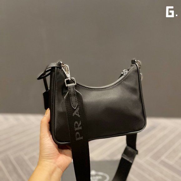 Prada Re-Edition 2005 Re-Nylon Hobo bag - Picture 7 of 9